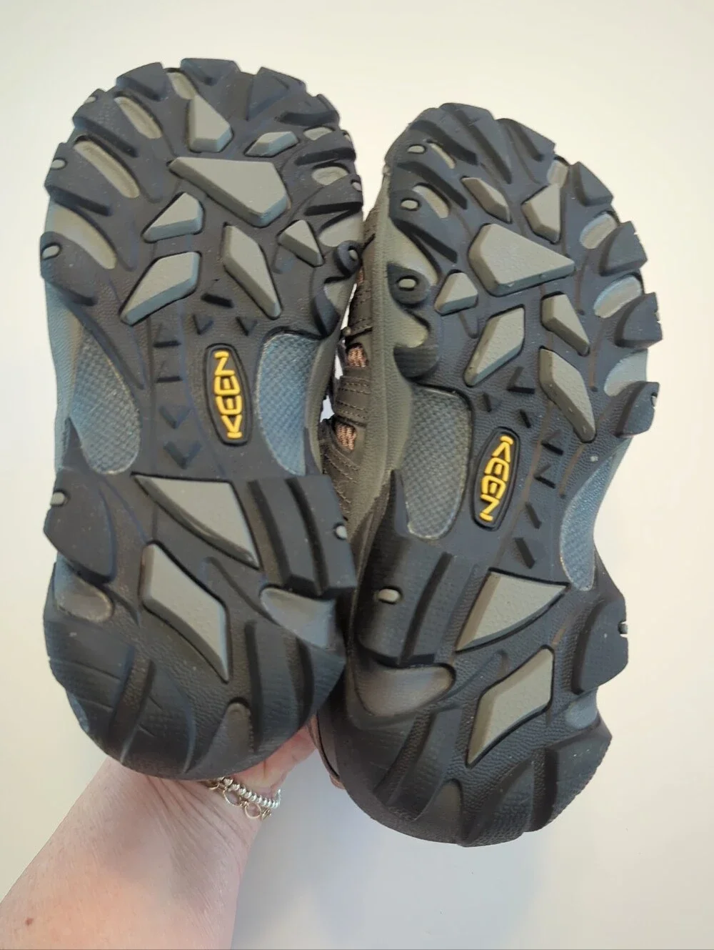 Keen Voyageur Water Resistant Hiking Shoes Size 7.5 Drizzle Fawn 1027369 EUC